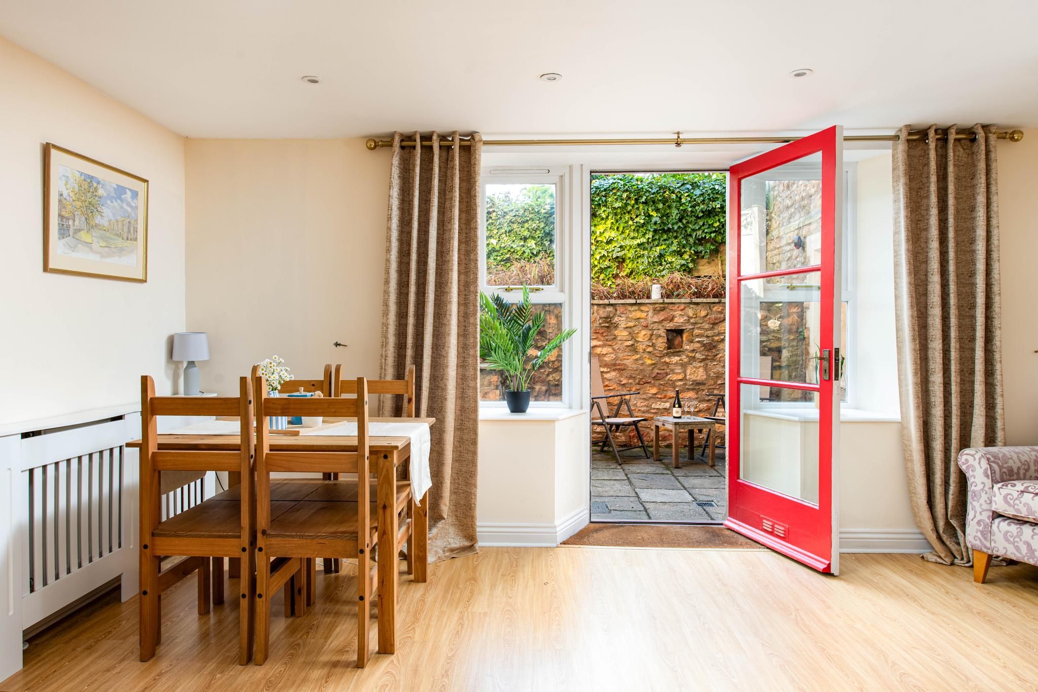 NEW-Cosy Clifton Flat-Best Location-Parking £5/day6